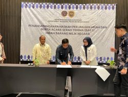 Bupati Kampar Tandatanganan Naskah Perjanjian Hibah dan BAST Bus Sekolah TA 2025