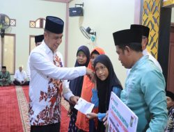 Bupati Kampar Safari Ramadhan di Masjid Al-Ubudiyah Desa Tanjung Belit, Salurkan Bantuan Untuk Masyarakat