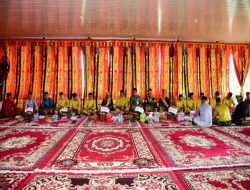 HUT Kampar ke-76, Bupati dan Wabup Lakukan Prosesi Makan Bajambau