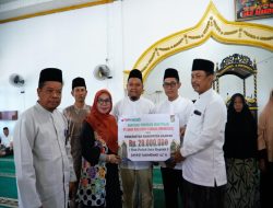 Hari Kedua, Wabup Kampar Safari Ramadhan di Bukit Kemuning, Serahkan Bantuan Rp20 Juta Masjid Baitul Muttaqin