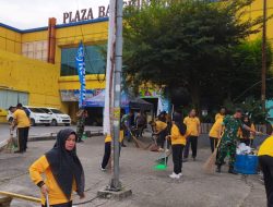 Polri, TNI, dan Masyarakat Bersih-Bersih Pasar Ramayana Bangkinang