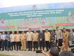 Wamentan Panen Raya Padi dan Sekaligus Pelantikan HKTI Riau Di Desa Binuang