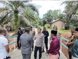 Kapolda Riau Kunjungi Pembangunan Jembatan di Desa Lubuk Agung,