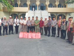 Polda Riau ‘Ngabuburit’ di Kampus, Bagi-bagi Takjil ke Mahasiswa