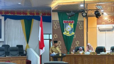 Bupati dan Wabup Kampar, Hadiri Rapat Paripurna Pengesahan 6 Ranperda