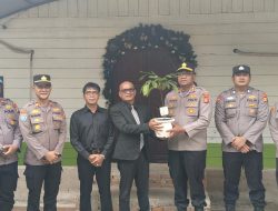 Kapolres Kampar Patroli dan Kunjungi Gereja di Hari Jumat Agung, Berikan Bibit Pohon dan Jaminan Keamanan