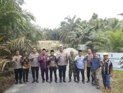 Sebelum Renovasi Jembatan MP, Kapolres Kampar Hadiri Doa Bersama di Desa Pulau Jambu