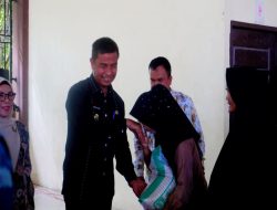 Bupati Ahmad Yuzar Serahkan Bantuan Beras Berkualitas Untuk 3.034 KPM