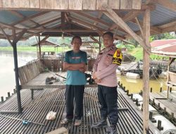 Wujudkan Ketahanan Pangan, Bhabinkamtibmas Polsek Tambang Dampingi Pembudidaya Ikan Patin