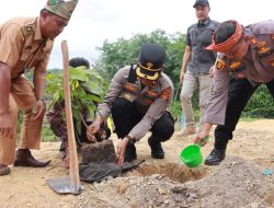Polres Kampar Gelar Green Policing, Tanam 15 Bibit Pohon Untuk Pelestarian Lingkungan Dan Pencegahan Karhutla