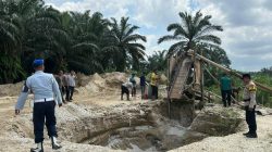 Polisi Gabungan Bubarkan 3 Lokasi Ilegal Mining Di Kualu – Pasang Police Line, Pembongkaran Tempat Galian
