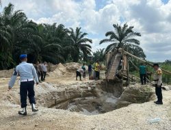 Polisi Gabungan Bubarkan 3 Lokasi Ilegal Mining Di Kualu – Pasang Police Line, Pembongkaran Tempat Galian