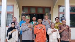 JUMAT BAROKAH BERBAGI REJEKI – POLSEK KAMPAR SERAHKAN SEMBAKO KE DESA PULAU TINGGI
