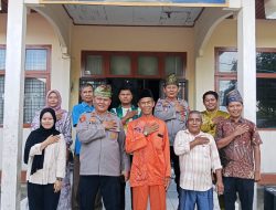JUMAT BAROKAH BERBAGI REJEKI – POLSEK KAMPAR SERAHKAN SEMBAKO KE DESA PULAU TINGGI