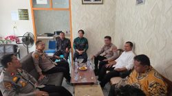 KAPOLSEK TAPUNG KUNJUNGI KANTOR DESA PETAPAHAN JAYA