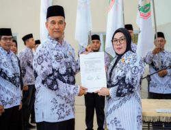Wabup Kampar Lantik Empat Pengurus Cabang PGRI Kecamatan