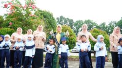 Hardiknas 2026, Bunda PAUD Kampar dan Plt Ketua DWP Hadiri “DWP Mengajar” di TK Pertiwi
