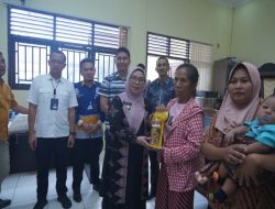 Wabup Kampar Pantau Penyaluran Bantuan Pangan di Desa Petapahan
