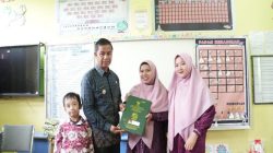 Bupati Kampar Beri Teladan, Gerakan Ayah Mengambil Rapor Anak