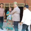 Kapolsek Kampar Bersama Jajaran Istiqamah Tebar Kebaikan Melalui Program Jumat Barokah, Bantu Warga Kurang Mampu di Desa Pulau Jambu