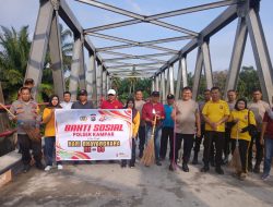 HUT BHAYANGKARA KE-80 MERIAHKAN – LINTAS SEKTOR GELAR GOTONG ROYONG DI JEMBATAN LIMA’U MANIS, HUBUNGKAN KECAMATAN KAMPAR DAN KAMPAR UTARA