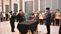Bupati Ahmad Yuzar Lantik dan Ambil Sumpah Sekda  Kampar Ardi Mardiansyah
