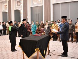 Bupati Ahmad Yuzar Lantik dan Ambil Sumpah Sekda  Kampar Ardi Mardiansyah