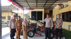 DINAS PERTANIAN KAMPAR SERAHKAN 5 UNIT TRAKTOR KE POLRES KAMPAR – DUKUNG PROGRAM KETAHTANAN PANGAN DAN SINERGITAS ANTAR INSTANSI