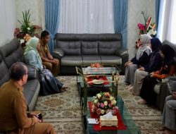 Bupati Kampar Terima Tim BPS Kampar Laksanakan Pendataan Sensus Ekonomi di Rumah Dinas
