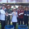 Wabup Kampar Panen Raya Ikan Patin Di Kolam Yonif 132/BS