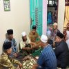 Bupati Kampar Melayat ke Rumah Duka Tokoh Perempuan Desa Petapahan Kampung