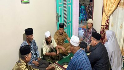 Bupati Kampar Melayat ke Rumah Duka Tokoh Perempuan Desa Petapahan Kampung