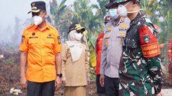 Bupati dan Wabup Kampar Kawal Pemadaman di Desa Rimbo Panjang