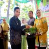 Bupati Kampar Serahkan Bantuan Alsintan dan Pimpin Gerakan Tanam Cabai