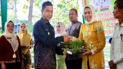 Bupati Kampar Serahkan Bantuan Alsintan dan Pimpin Gerakan Tanam Cabai