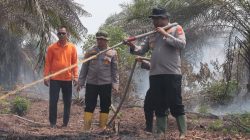 Kapolres Kampar Pimpin Penanganan Karhutla Lahan Gambut di Kualu Nenas