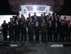 Obor Menyala di TMP Kusuma Eka Bhakti, Kapolres Kampar Hadir Renungkan Pengorbanan Pahlawan