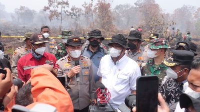 Menteri LHK & Kapolda Riau Tinjau Langsung Karhutla di Kampar