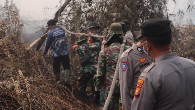 Hotspot Kampar Tinggal Dua Titik, 283 Personel Gabungan Intensifkan Pendinginan Karhutla