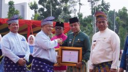 Bupati Kampar Raih Penghargaan Terbaik II Perencanaan dan Pencapaian Daerah Dihari Jadi ke-69 Provinsi Riau