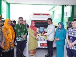Resmikan Puskesmas Kuntu, Bupati Kampar Serahkan Satu Unit Ambulance
