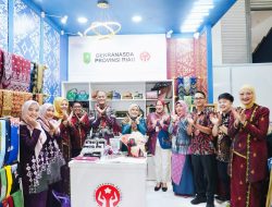 Ketua Dekranasda Kampar Hadiri Pembukaan KriyaNusa