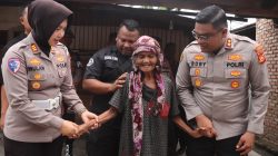 Polisi Bersama Masyarakat: Kapolres Kampar Kunjungi Ibu Suraya, Janji Rehab Rumah Mulai Dikerjakan