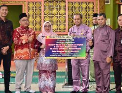 Wabup Kampar Serahkan CSR PT Riau Petroleum Mahato