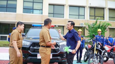 Bupati Kampar Serahkan Mobil Rescue Damkar