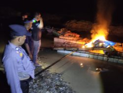 Polsek Kuantan Tengah Musnahkan Tiga PETi Ilegal Jenis Stinkai