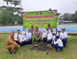 Tanam Harapan Hijau Bersama Siswa, Kapolres Kampar Ajak Generasi Muda Cinta dan Jaga Kelestarian Lingkungan