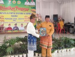 Bupati Kampar Lantik Agus Safitra Ketua Kerukunan Kampar Batobo Periode 2026-2029